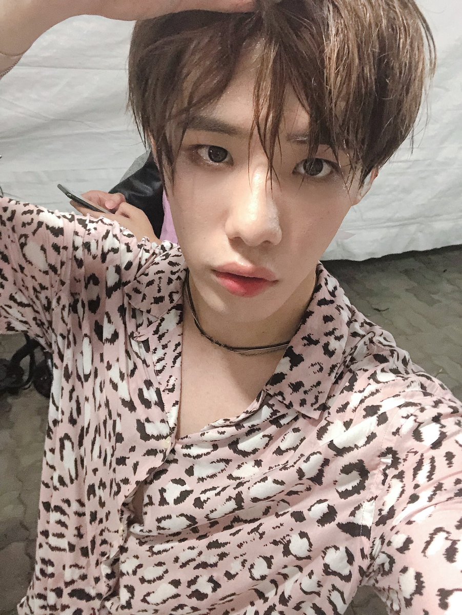 1team_twt's tweet photo. [#1TEAM #진우 #JINWOO]
팀원분들의 열정에 전 더운 줄 모르고....ㅎㅎ 늦은 시간까지 고마워요! https://t.co/90rGeqM1zn