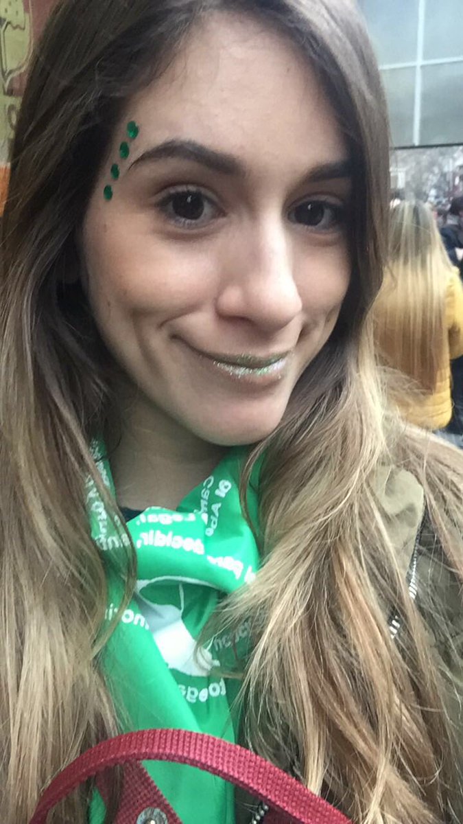 sofipochat's tweet photo. A un año de que 38 senadores hayan  decidido que las mujeres sigan abortando en la clandestinidad, seguimos pidiendo que el aborto sea legal, seguro y gratuito. 💚
@CampAbortoLegal 

#LaClandestinidadNOseFesteja #SeraLey https://t.co/W7piIWCL3Z