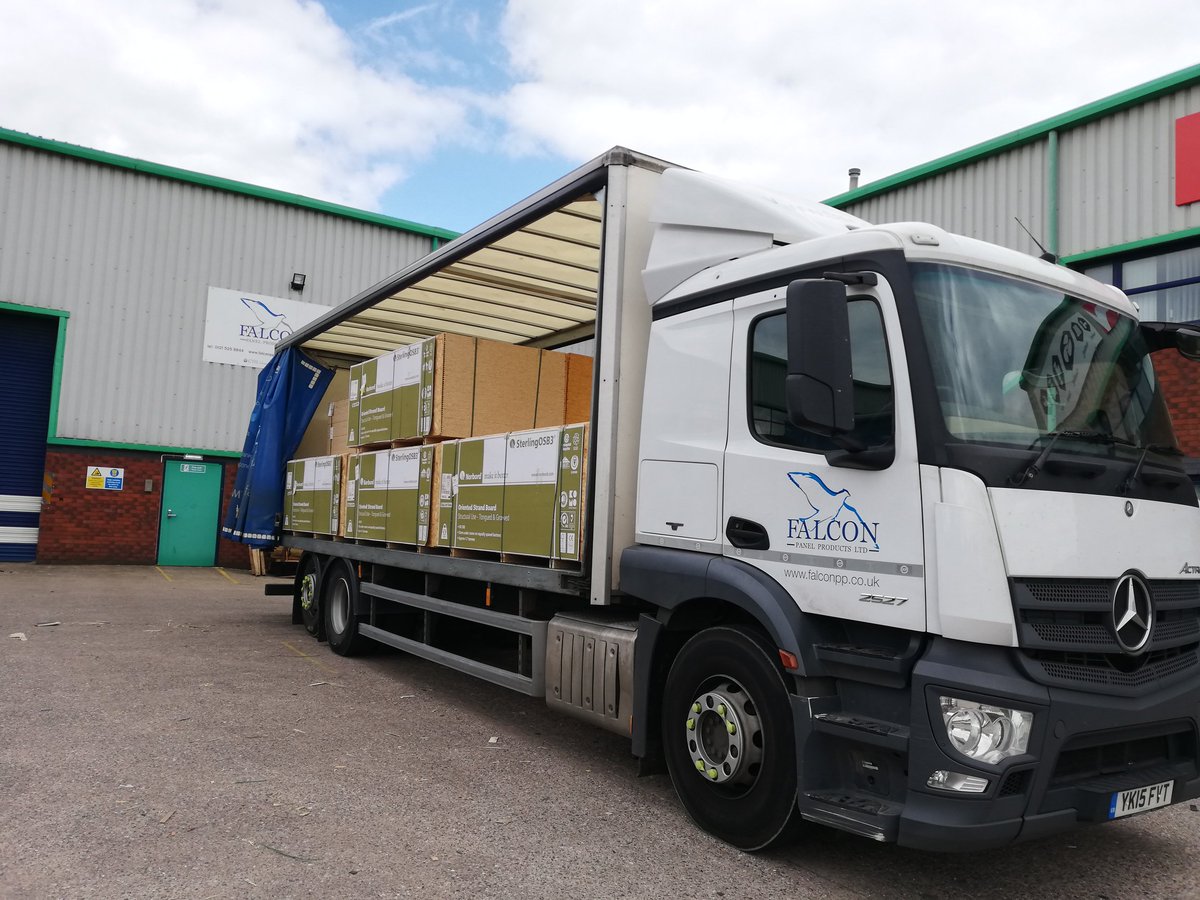 Falcontimberltd's tweet photo. Another full load almost ready to leave #WestBromwich delivering to customers in the West Midlands Sterling #OSB3 and other #panelproducts #falconpp #wood https://t.co/rGO6njT4wr https://t.co/no3MFCGYRe