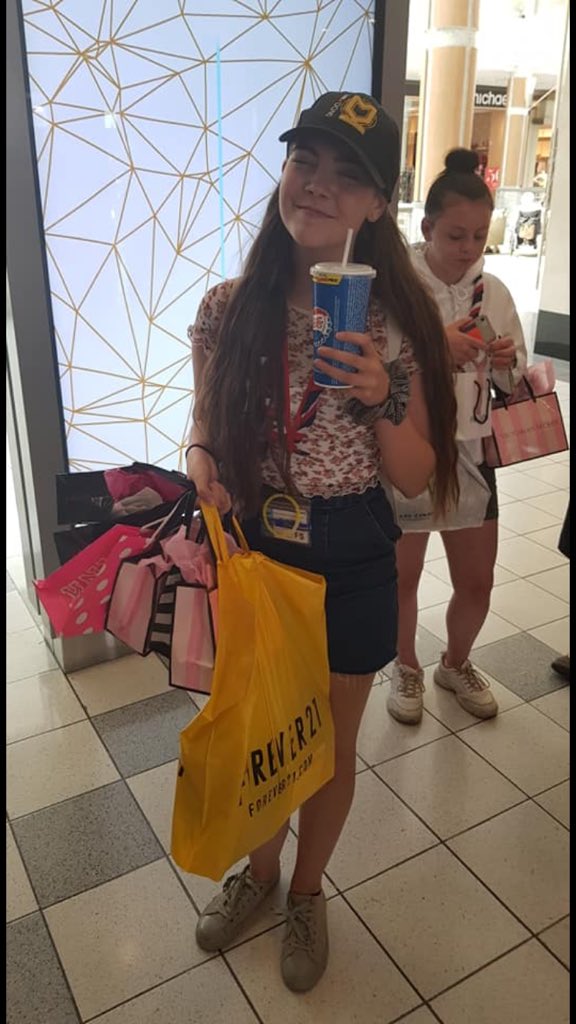 So yesterday the Fluffy Dragons were treated to some well needed retail therapy! 🛍 In the afternoon we had a dip in the local pool!🏊‍♂️there was some interesting diving attempts!🤪 #WSJ2019 #HoHo #JamboJourney #BellyFlop @ukcontingent