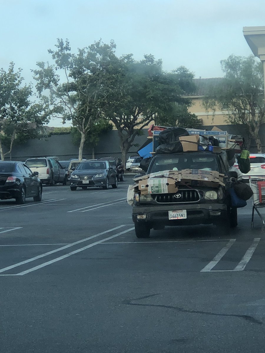 ট ইট র アンティークマイク アメリカ村本店 アメリカで久々にぼろい車見ました よく目立ちますね これもアメリカ アメ村 アメコミ アメ雑 アメリカライフ 大阪 アメ車 ビンテージ ポンコツ アンティーク おもちゃ屋 老舗 面白い 直