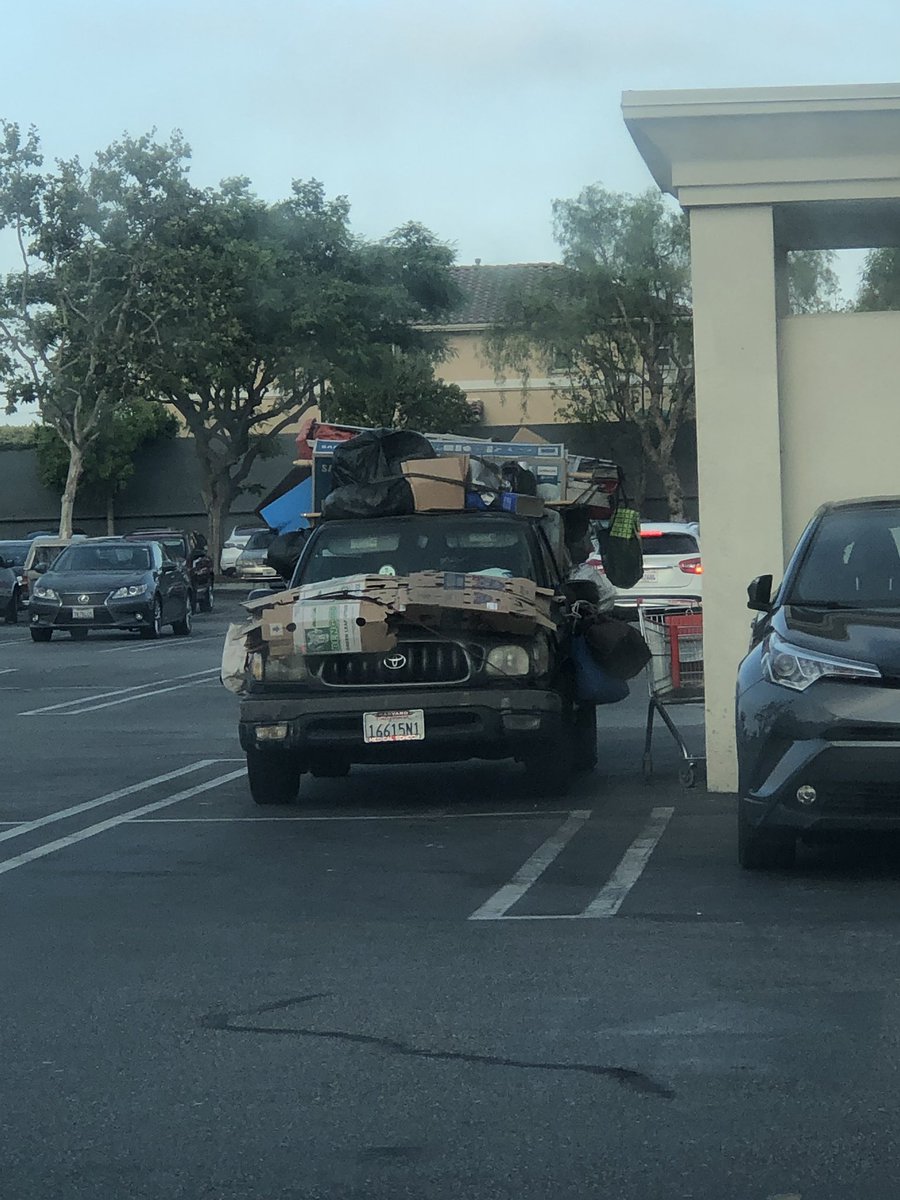 ট ইট র アンティークマイク アメリカ村本店 アメリカで久々にぼろい車見ました よく目立ちますね これもアメリカ アメ村 アメコミ アメ雑 アメリカライフ 大阪 アメ車 ビンテージ ポンコツ アンティーク おもちゃ屋 老舗 面白い 直
