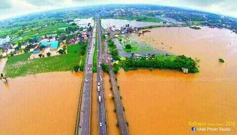 Im_NitinChavan's tweet photo. Dear @anandmahindra sir,
From last 8 days kolhapur and sangli district are facing huge rain fall and flood. Lots of casualty. We need help🙏
will you please spread this message to all over india for help of #maharashtrafloods #MaharashtraNeedHelp
#Kolhapurfloods #sanglifloods https://t.co/MrJDybAeOr