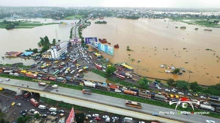 Im_NitinChavan's tweet photo. Dear @anandmahindra sir,
From last 8 days kolhapur and sangli district are facing huge rain fall and flood. Lots of casualty. We need help🙏
will you please spread this message to all over india for help of #maharashtrafloods #MaharashtraNeedHelp
#Kolhapurfloods #sanglifloods https://t.co/MrJDybAeOr