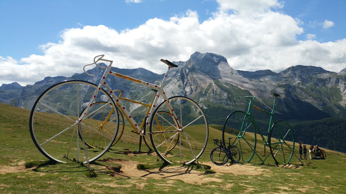 ChrisArmishaw's tweet photo. Col d'Aubisque 1709m early afternoon, heading east towards the Soulor, 35 degrees in the valley! https://t.co/Kcrc6v1ygj