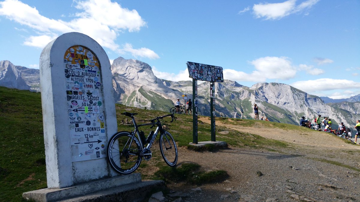 ChrisArmishaw's tweet photo. Col d'Aubisque 1709m early afternoon, heading east towards the Soulor, 35 degrees in the valley! https://t.co/Kcrc6v1ygj