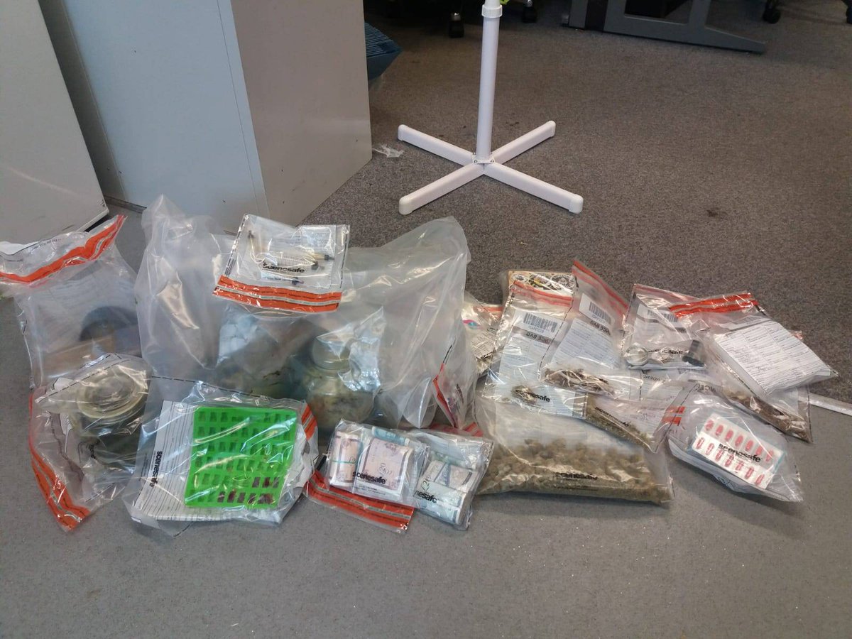 PSNIANDistrict's tweet photo. Today 2 searches carried out at addresses in the Newtownabbey area recovered:
£3000 Cannabis
£2000 Cash
Quantities of Pregablin, Tramadol and Magic Mushrooms.
Insp T Antrim NPT 👮🏻♂️
#PSNI
#DrugsR4Mugs
#PolicingWiththeCommunity
#TakebackourCommunity https://t.co/k1C7SIInlZ