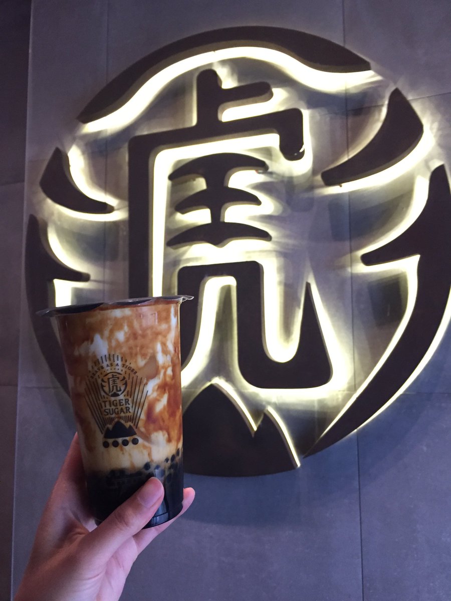 Veronica1Lee's tweet photo. I'm starting to think there are more bubble tea places than Tim Hortons in Toronto and I'll cheers to that 😋 https://t.co/9A8XTQ71lZ