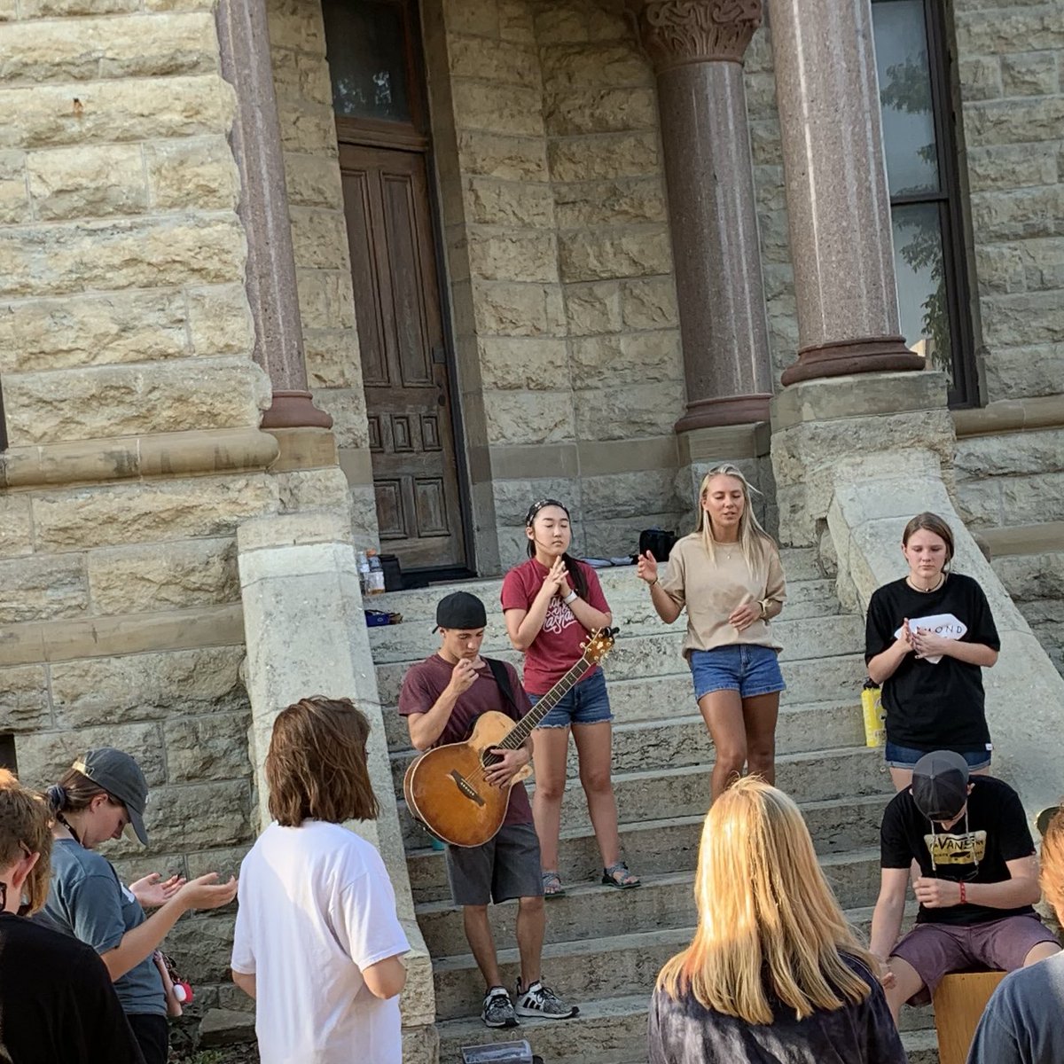 freddyjay1972's tweet photo. This is #GenHope & #HopeCarriers. HUB Students from every @valleycreek campus gathered on the #DentonSquare to put the hope of Jesus on display. #HopeCarrriers=Saying yes to Jesus for yourself and going first showing everyone the hope Jesus is giving you! So proud of u guys! https://t.co/BcUdmQddyz