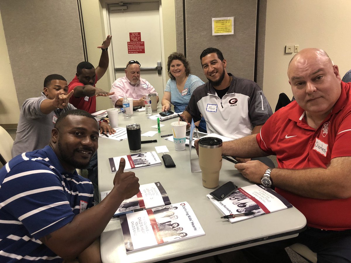 felderandy's tweet photo. 100% of 40% guaranteed participation at this table #@flipflippen @IHeartCKH https://t.co/fT0r1ld9GV