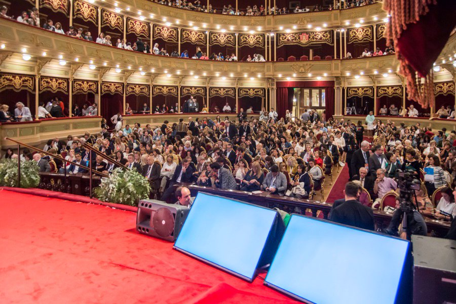 InstCervantes's tweet image. 🥇 Premio para la comunicación del VIII Congreso Internacional de la Lengua Española celebrado en Córdoba (Argentina). El @InstCervantes organizó el #CILE2019 con la @RAEinforma, la @ASALEinforma y las autoridades del país: cervantes.es/sobre_institut… @CILE2019 #Eikon #PremiosEikon
