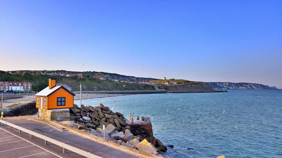 folkelife's tweet photo. Did you know the Folkestone Artworks is the UK’s largest, if not the world’s largest exhibition of contemporary art outdoors in an urban setting? 

📷: @ragammos 

#folkestone #art #richardwoods #seaview #folkelife #outdoorexhibition #creative #kent https://t.co/09U8LkNIEg