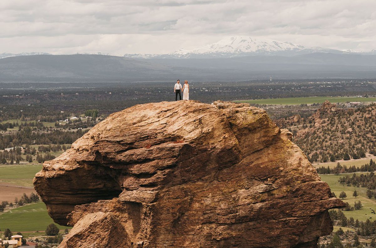 PDXBridalShow's tweet photo. They eloped at the summit of a 350-Foot Pillar in Smith Rock State Park. Oh Portland Love! https://t.co/Cj2FlprN41 #Pdxbride #Portland #wedding #SmithRock #rockclimbing #bridal https://t.co/ebiMJDkfn1
