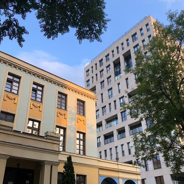 pawiaj's tweet photo. Nicely framed 🔲 #igerswroclaw #wroclove #wroclaw #wroclawskiewille #krajowaadministracjaskarbowa #iaswroclaw #skarbowka #taxoffice #breslau #breslavia #pwst #wroclawskieulice #powstancowslaskich #deathandtaxes #summerevening #lazywanderluster #wander… https://t.co/ULbWYIC6Am https://t.co/A2vacYTbqR