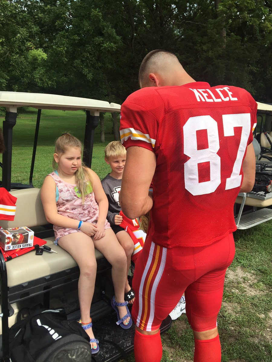 VAlonsoWeather's tweet photo. Got to spend time at @Chiefs #TrainingCamp2019 with Whitney Wells & her family. This very special little girl has been fighting a brain tumor since May and today she got to meet Head Coach Andy Reid, @tkelce & @PatrickMahomes. The story tonight on #KQ2 News at 6! #FightforWhitney https://t.co/uy67jApJw9