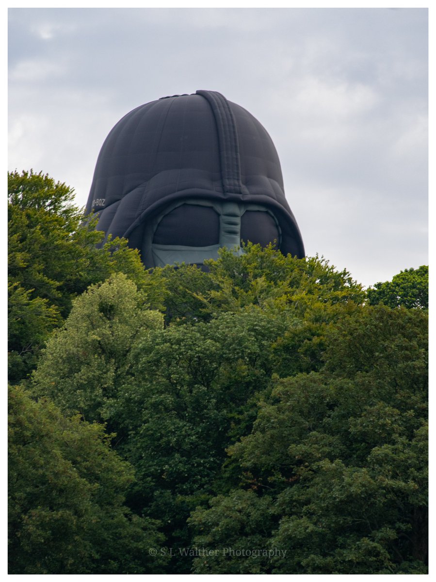 Explorer271's tweet photo. Getting up early for the yearly visit to the Bristol Balloon Fiesta was definitely worth it this morning, a fab family day!
@bristolballoon #DarthVader #bristolballoonfiesta #bristol #hotairballoons #bristolballoons #familyday https://t.co/NSJeaMSqVk
