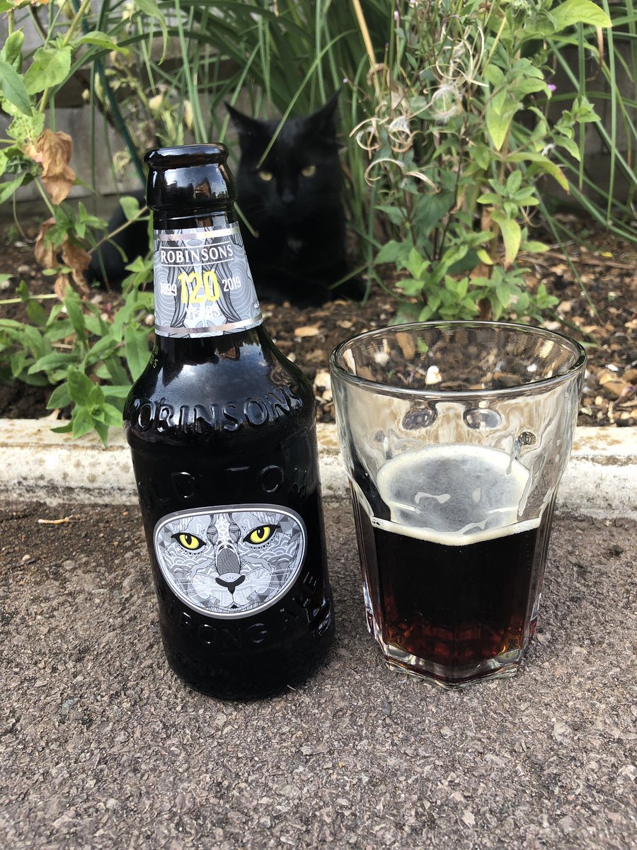 TheEcoDrinker's tweet photo. Could my cat be the new poster “boy” for @robbiesbrewery Old Tom?! A dead ringer I’d say! 🐱⁣
⁣
Love, love this “original craft beer”, and love your Greener Retailing guide too @robinsonsbrewery 👏🏼
⁣ https://t.co/CXLGS0ipXr