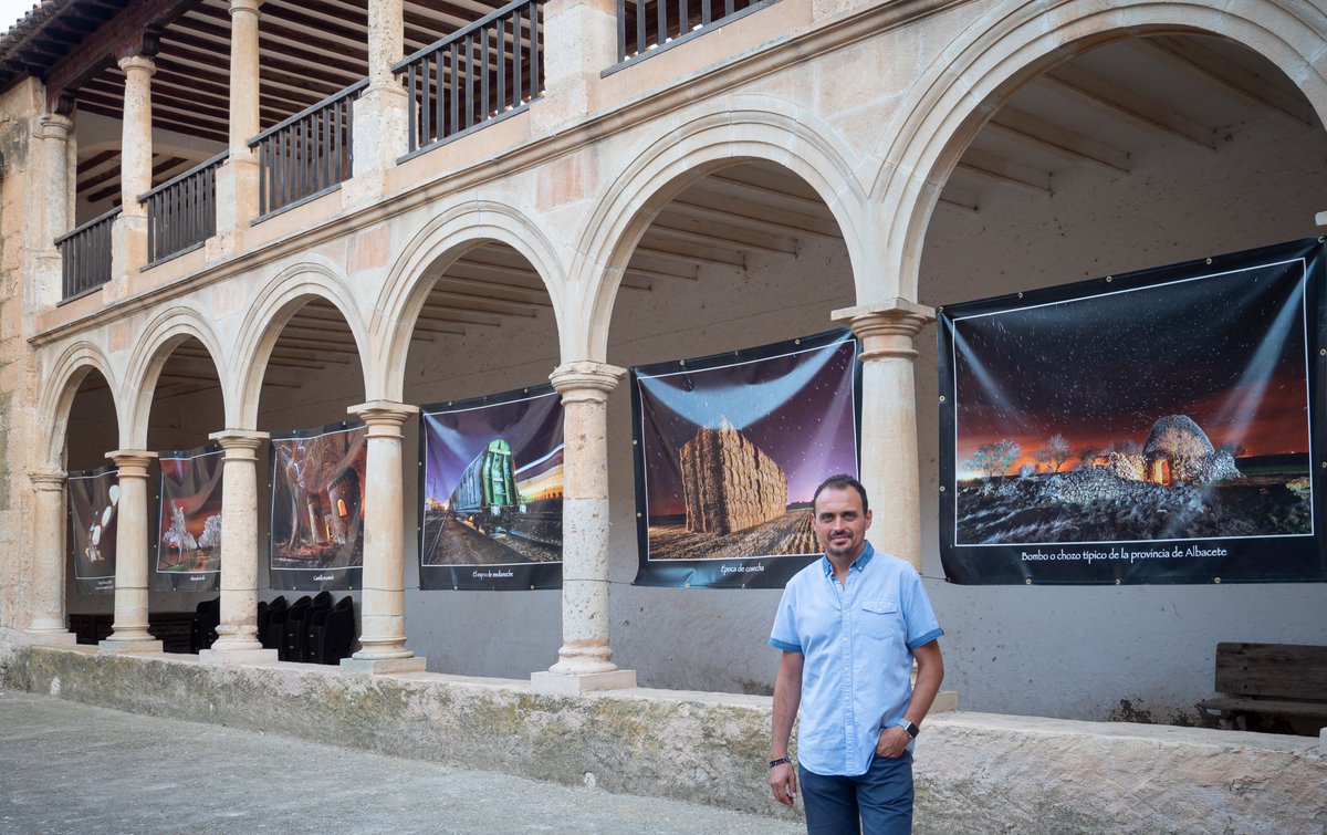 Noctografia's tweet photo. Hasta el 15 de agosto se podrá visitar mi expo "Noctografia" en el claustro del convento de Fuensanta. No puedo estar más contento de que mis fotos se puedan ver en este entorno tan fantástico #noctografia #exposición #Albacete https://t.co/19OWxThwQo