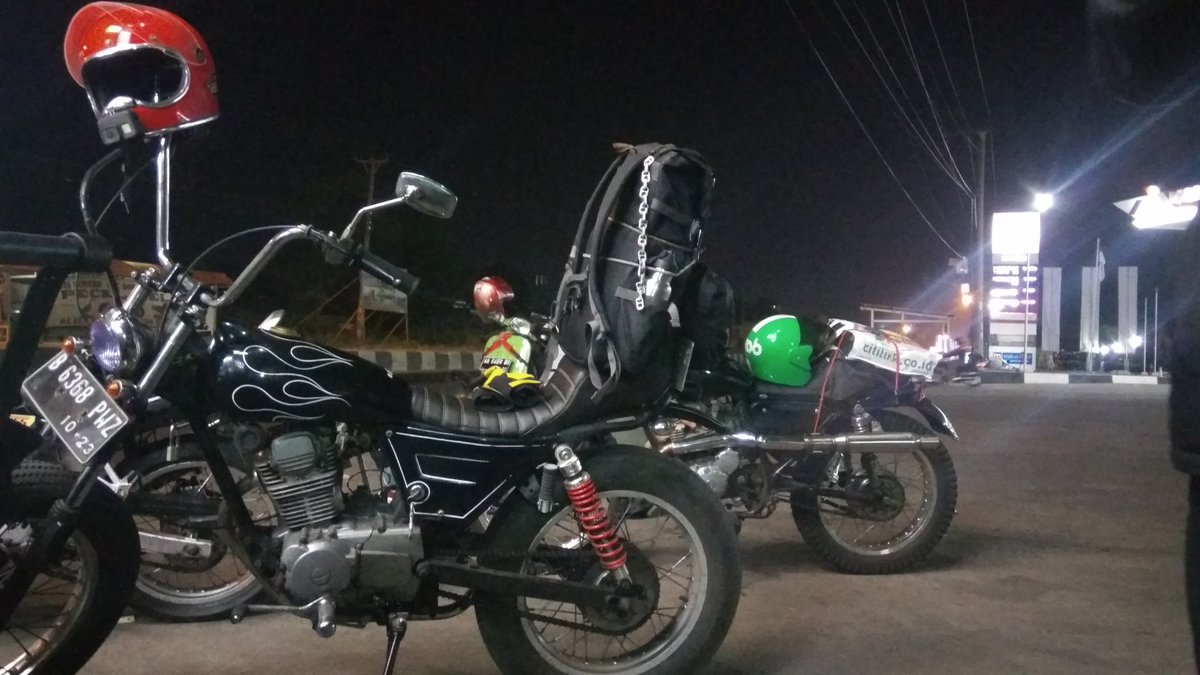 Jekibarr's tweet photo. Hari ini saya @alifbaihak @afoche_hutagaol @Hilman_syahreza menuju Kuningan untuk #Liburide ...
Berangkat jam 11
Dan sekarang baru sampe Cikampek. https://t.co/mIFtoDFeee