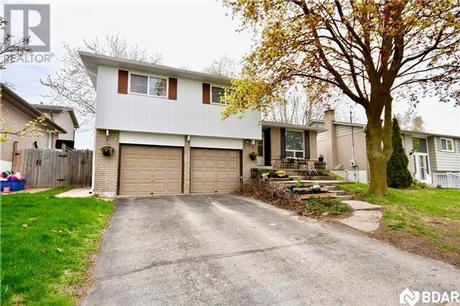 SimcoeHomeSales's tweet image. OPEN HOUSE THIS SATURDAY! 20 Carol Road, Barrie 12-2 PM Barrie Single-Family Home for Sale at 20 Carol Road at shoplocal.ly/01zrZ8
