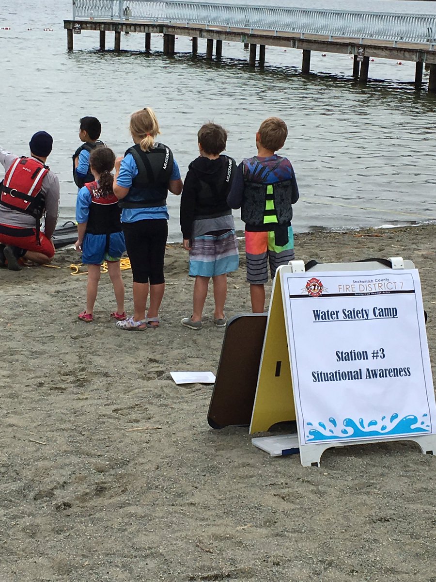 SnoRegionalFire's tweet photo. We are having fun with @LKStevensFire, @SnoCoSheriff and all  the day campers at our 2nd Water Safety Kids Camp! 💦🏄🏾‍♀️🚣🏿‍♂️
#SwimwithaBuddy
#WaterSafetyisCOOL https://t.co/1aVdrUMieC