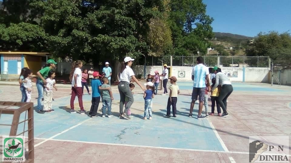 PNDinira's tweet photo. *Instituto Nacional de PARQUES*
✳Bioregión Occidental.
*Descripción de la actividad: 
👉Plan Vacacional Comunitario Dinira 2019. 
👉Se realizaron juegos recreativos, Deportivos. se atendieron 30 niñ@s. 
2 Guardaparques,
 3 aspirante a Guardaparques.
Chamba juvenil :4 recreadores https://t.co/EqOZ3M9QUz