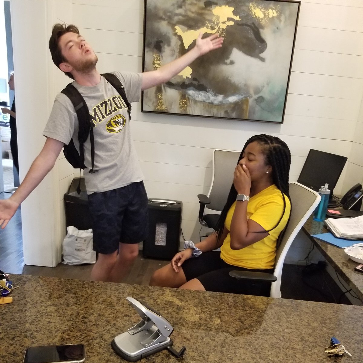 GraysonCottages's tweet photo. We're signing it from the rooftops, HAPPY BIRTHDAY CAT! ๐ We have the best CAs y'all! #graysoncottages #studenthousing #whyliveanywhereelse #happybirthday https://t.co/KfzAXuy7yi