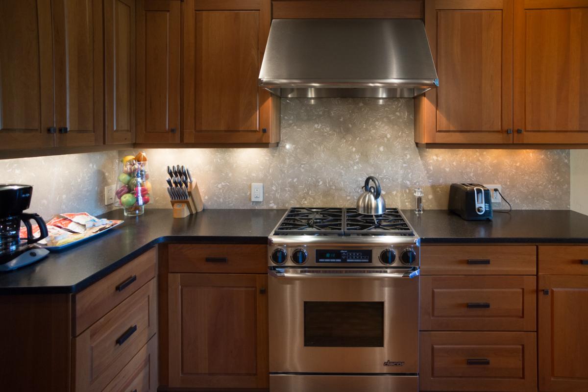 Imagine having a kitchen on vacation that you wouldn't mind cooking in.