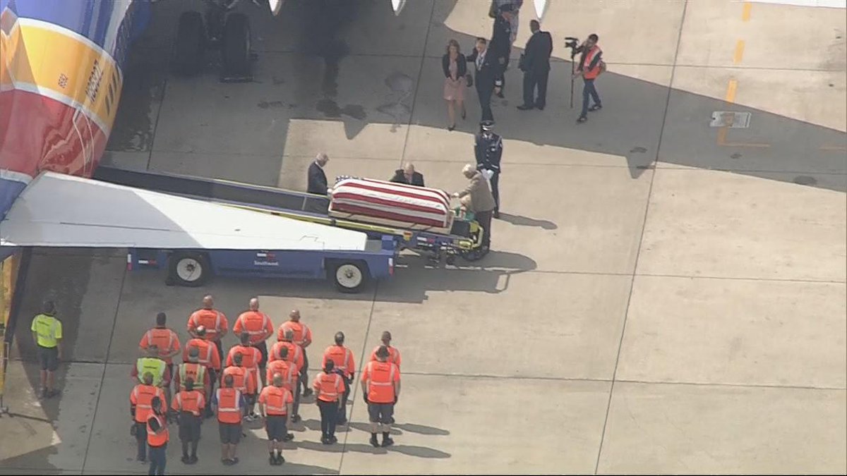FOX4's tweet photo. Southwest captain Bryan Knight was just 5yo when he said goodbye to his father at Love Field. Air Force Col. Roy Knight Jr.'s fighter plane was shot down during the Vietnam War. Today, Knight finally brought his father's lost remains back to Love Field. https://t.co/jZZpfjfRzO https://t.co/yP0yPhnopX