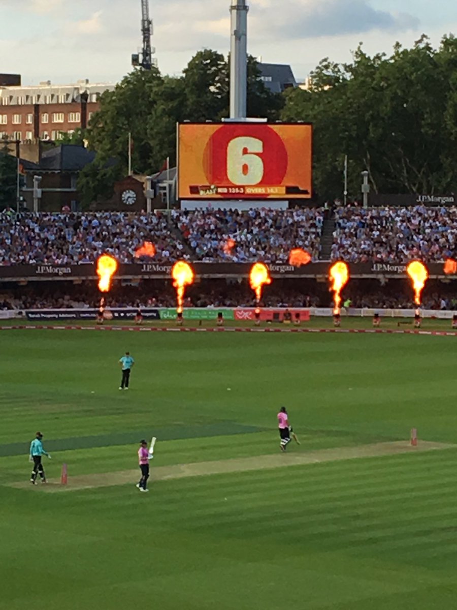 leftjabboxing's tweet photo. Come on Middlesex #mccc #lovelords https://t.co/zu8MfYTVnV