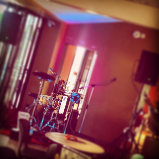 Miamsofficiel's tweet photo. Au #campingleboisjoly ! #duomiams #chansonalacarte #faitmaison #womanondrums #guitar https://t.co/QrOSB9yAUC