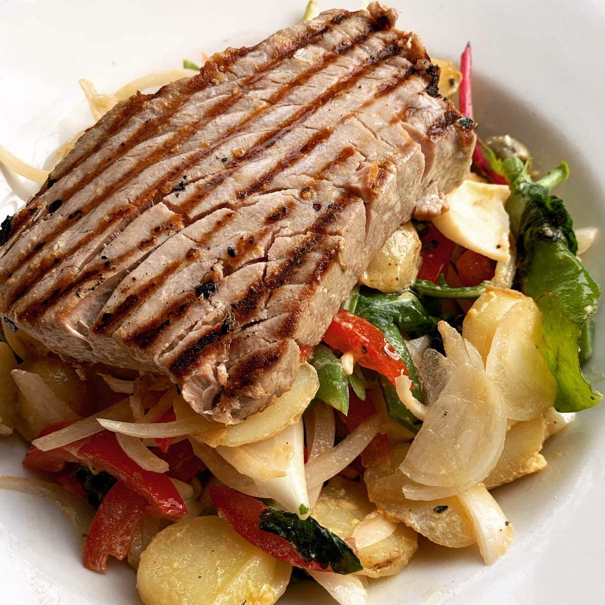 HooleFoodMarket's tweet photo. Listened to a #bbcfoodprogramme podcast at 3:30am on the way to market, @SheilaDillon mentioned fresh #Tuna

Been craving #Bricklands #TunaSteak all day. 

#TunaNicoise for #Dinner at #HFMTowers

#Hoole
#Chester
#HooleFoodMarket https://t.co/v4EEqzP2PP