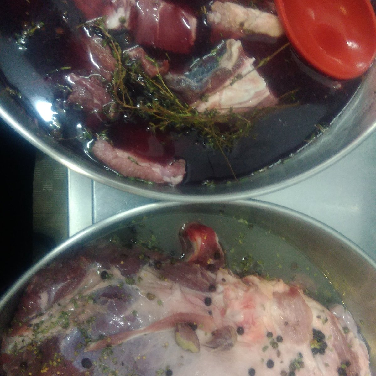 chefjoaormourao's tweet photo. Estamos em estágio no The Grumpy Bistrot. Preparação duríssima para assar lentamente no forno noite dentro...
Keep Grumpy.
#thegrumpybistrot #thegrumpychef #aveiro #maisdoquecomida #foodlovers #finedining #loveonaplate #joaormourao #ondecomer #foodies #cookyourassoff #asyouwere https://t.co/7jn8ElhrRO