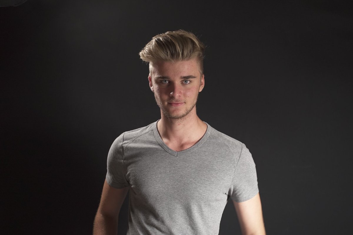 _Boucky_'s tweet photo. @ThijsPommelien over je video op instagram. Als ik Sitse Brems voor me zie, denk ik meteen aan Vince!  😉😁 Wat vind jij?? #LookALike #LikeMe https://t.co/RQLXiobBxz