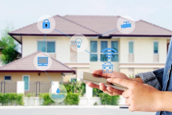 EricaNico1e's tweet photo. We not only live in homes but in cities. Your #SmartHome should not be a bubble in the #SmartCity but connected to it. How do YOU stay connected? https://t.co/8hSaqB8ahe