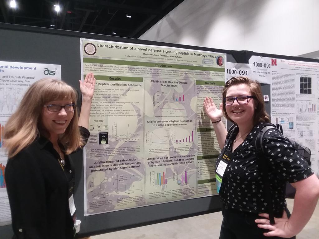 marloXplants's tweet photo. I am very happy that I was able to present my research at #PB2019! I met so many amazing people from the plant bio world, and learned about the newest advances in the field. Overall this was an amazing experience and I hope to be back next year! 

A picture of my mentor and I! https://t.co/ISuOGbdgV9