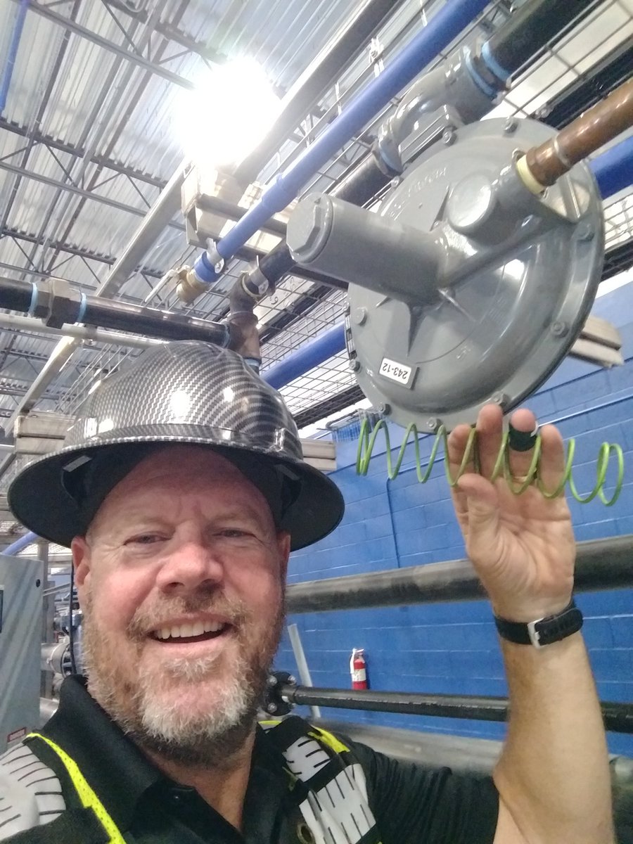 PHDYuma's tweet photo. Need your gas problem fixed.   
Green spring out Orange spring in.
Double the GAS pressure. 
Problem solved https://t.co/7iw0xHy8Sx
