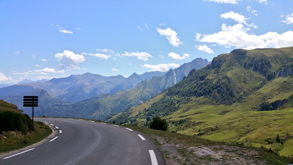 ChrisArmishaw's tweet photo. For all the things that we've ever been told to be true about the Pyrenees, they are, there can be few finer places to ride than the road that crosses  over, and between, the Aubisque and Soulor, and few finer Cols to summit (zoom in!) #aubisque #solour #Pyrenees #D918 35 degrees https://t.co/ewzlbqbg6G