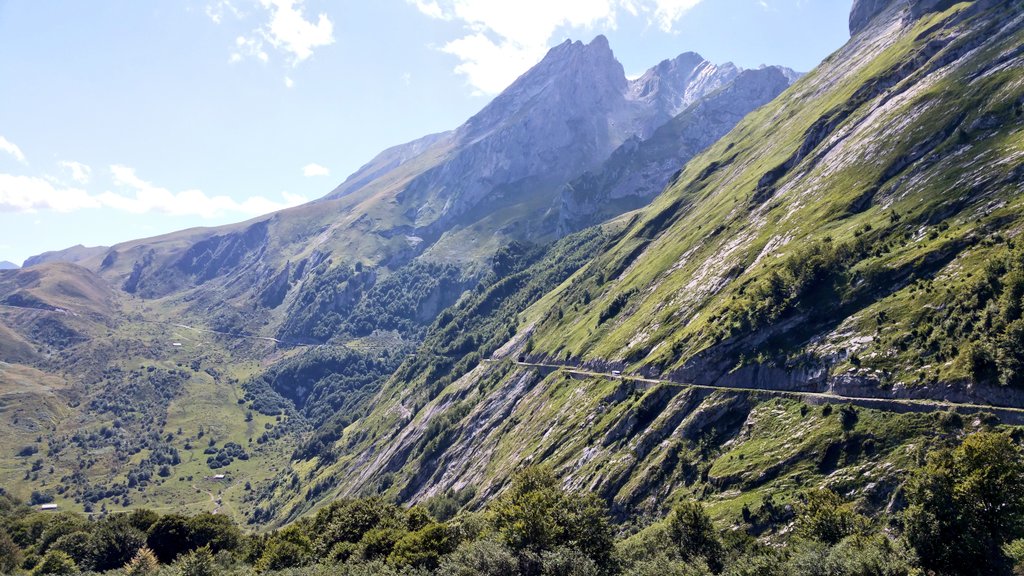 ChrisArmishaw's tweet photo. For all the things that we've ever been told to be true about the Pyrenees, they are, there can be few finer places to ride than the road that crosses  over, and between, the Aubisque and Soulor, and few finer Cols to summit (zoom in!) #aubisque #solour #Pyrenees #D918 35 degrees https://t.co/ewzlbqbg6G