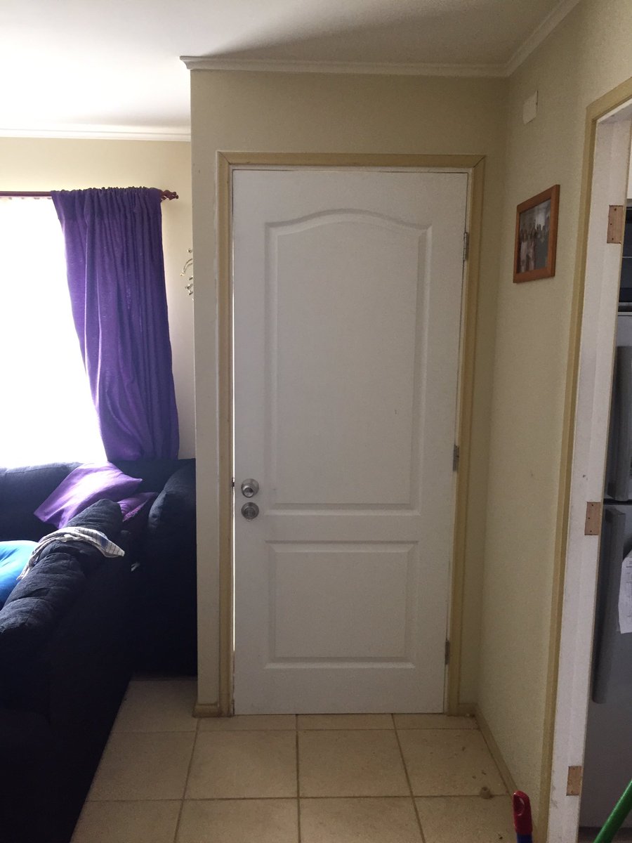 Hugo_LFA's tweet photo. @Minvulosrios que puedo hacer si la inmobiliaria no quiere dar solución a un problema que lleva más de 2 años?
Es una casa que tiene poco más de tres años. 
Mi problema es que la puerta principal esta muy del marco.@SERNAC @Minvu https://t.co/UZNrAqDx8f