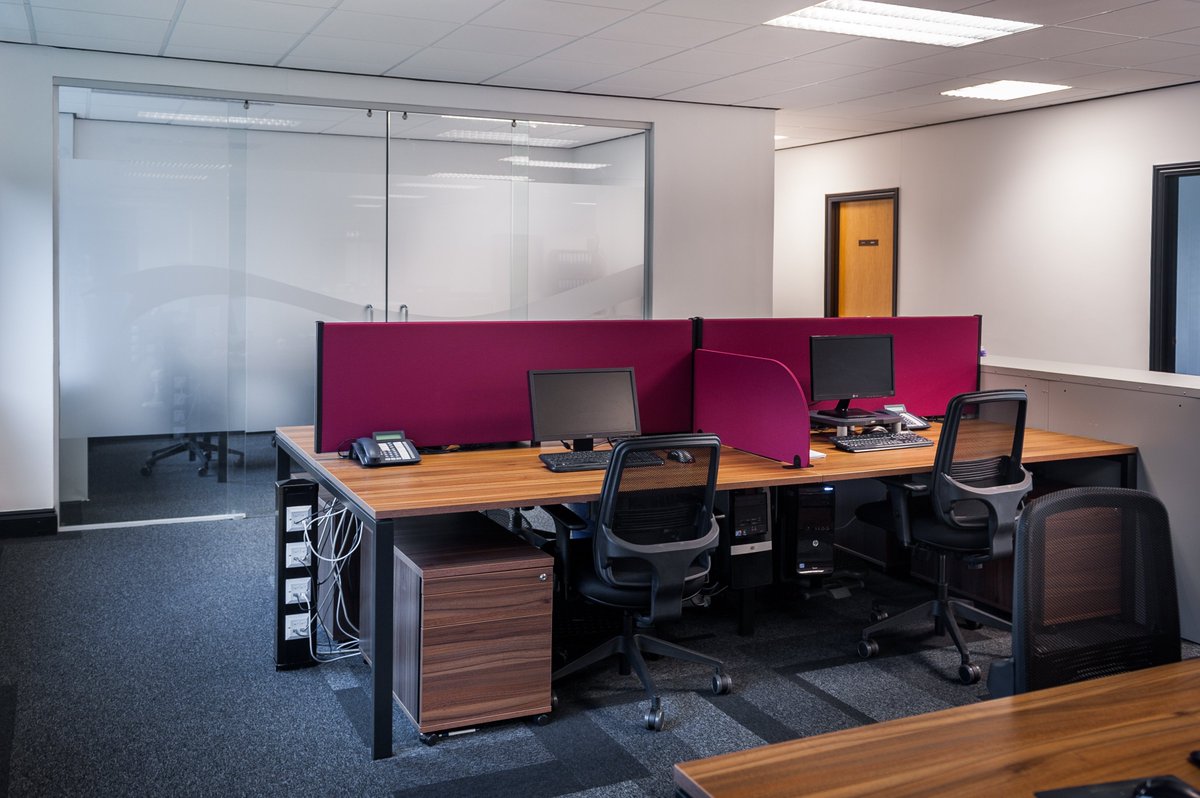 Solid wall vs. glass partitioning ⚔️

We've installed dozens of contemporary partition styles, so we're equipped to help you decide what's best for your project. Find out more 👇
loom.ly/LgXfO3U
#OfficeDesign