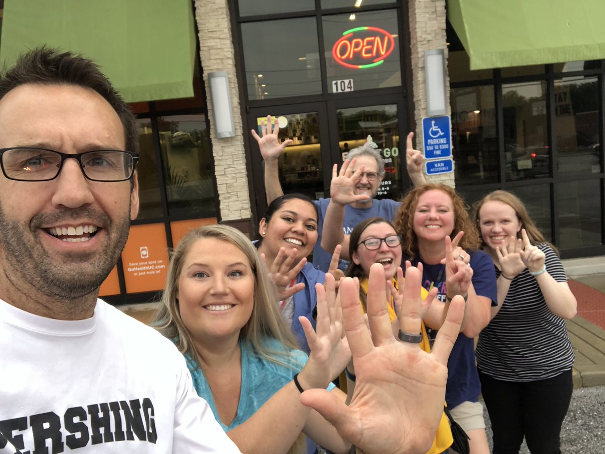 KGaedePLTW's tweet photo. Team Mom Van Scavenger Hunt!  #PershingPride https://t.co/eXuqQeAB0z
