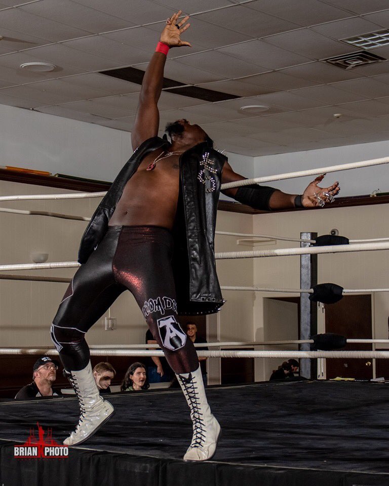 treveraeon's tweet photo. Y’all gon recognize. 

Photo credit 📸📸🔥🔥: @briank_photo 
Taken at: @WrestlersLab #labnormal2 

#OriginalGothicGangster #TheBigBat #ScaryBlackMan #TheLeftHandPath #WalkThePath https://t.co/jhrc08Dp2B