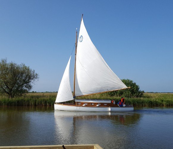 marthamboats's tweet photo. Sailing on the #Broads! Feel the wind in your sail as you enjoy the ever changing beautiful landscape of the Norfolk Broads!
We have #yachts from 2 berth to 8 berth to hire, to enjoy these magical waterlands with #familyandfriends!
Experience a #SwallowsandAmazon #holiday now! https://t.co/5UEQjQY0Al