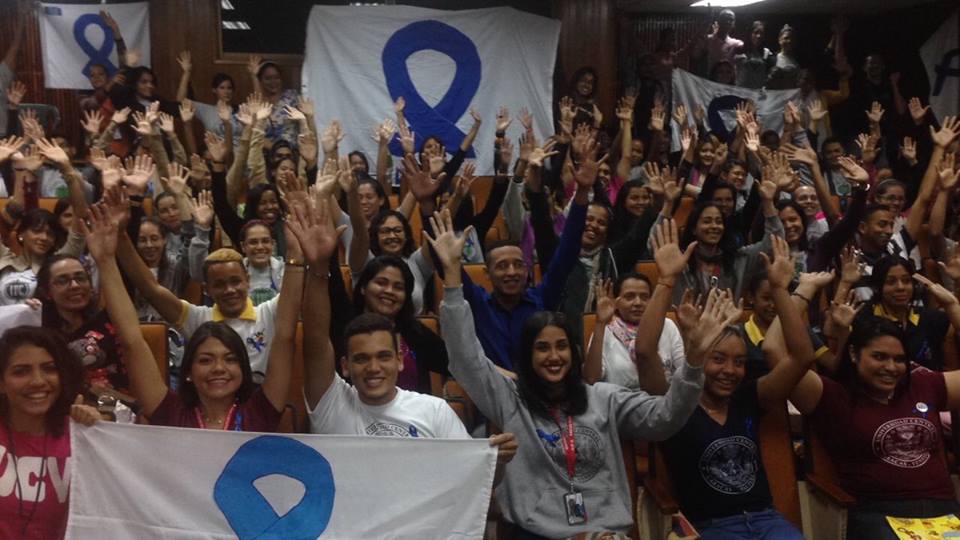 SSCenPrevDrogas's tweet photo. Se siguen sumando universitarios en pro de la prevención. ¡Sí a la vida! ¡No a las drogas! ¡Educar es prevenir! CLIAD-UPEL-IPC. @cliadong @lazoazulcliad @SSCenPrevDrogas
 @actvdextenacad1 https://t.co/6ROfmQYjbN