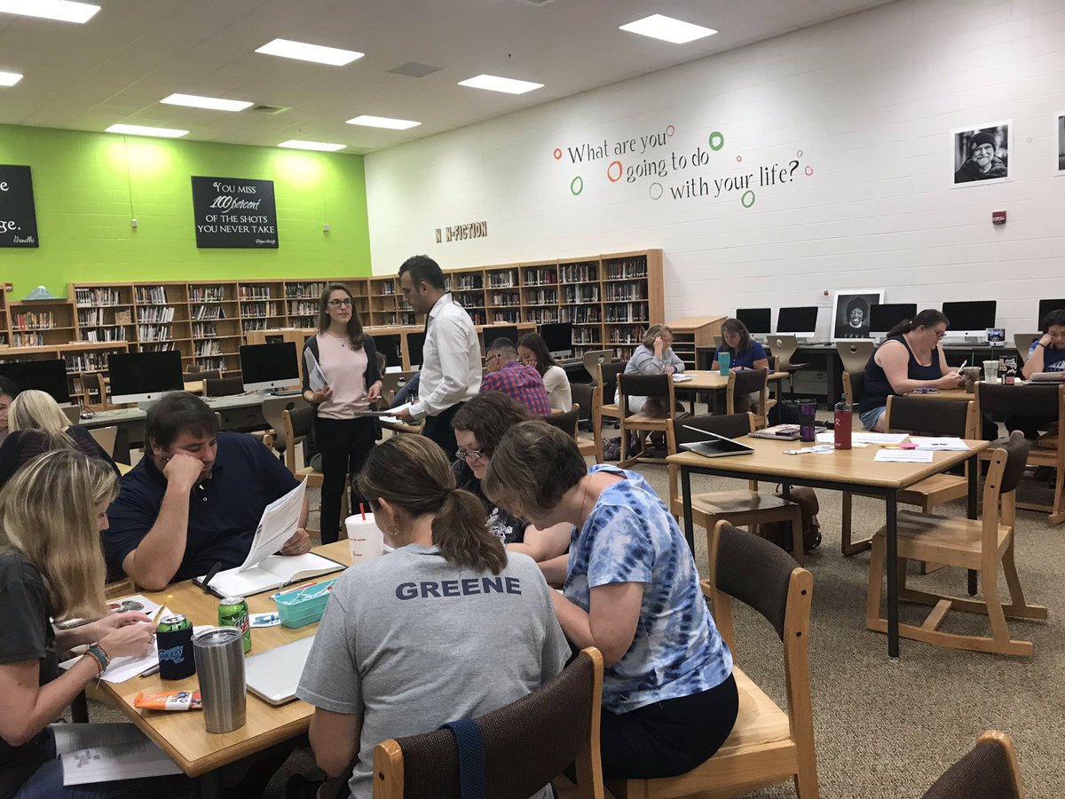 lwall92's tweet photo. Lots of ELA teachers learning and collaborating in training with Common Lit today! @FeliciaHoodSim1 #ignitelearningbcps @BurkeCoSchools https://t.co/kjgBi2Im0q
