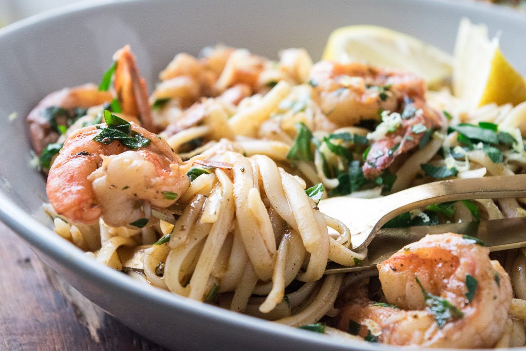 localcrate's tweet photo. This week’s menu features dishes to satisfy any craving whether it be sweet, spicy, or smoky!  
🍑 Grilled Pork Chop &amp; Peach Salsa Bowls 
🍤 Spicy New Orleans Shrimp Linguine 
🍽 Beef Tostadas with Tomatillo Pico &amp; Smoky Chipotle Sauce https://t.co/KIuBz4JMjY