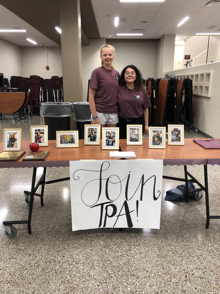 TurpinTPA's tweet photo. Welcome Class of 2023!! TPA leaders all set up to meet you at Freshmen Orientation! #JoinTPA ππ¨βπ«π©βπ« https://t.co/27AyeqOfSm