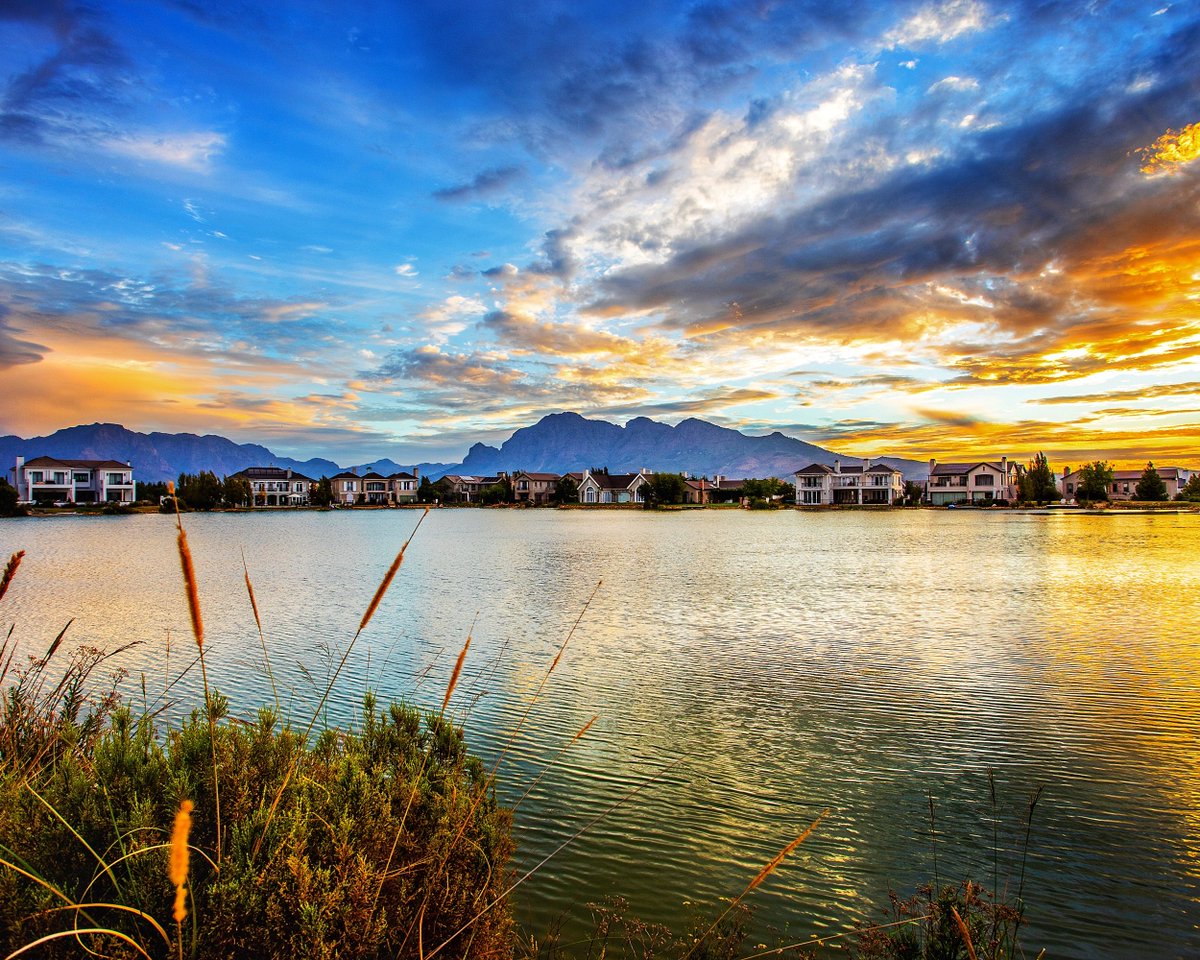 valdevieestate's tweet photo. A beautiful long weekend lies ahead!

There are many ways to pass your time in the Valley of Life, including a round at our @pearl_valley Jack Nicklaus Signature Golf Course or lunch at one of our three restaurants.

#LifeWorthLiving | https://t.co/QNvz79o7xM https://t.co/yY9Nngtd4P