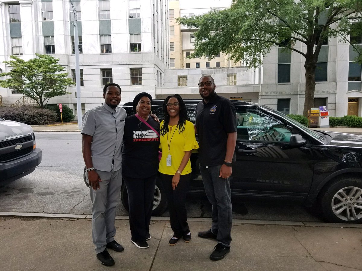 ATLPublicWorks's tweet photo. #Kudos to the #keepatlantabeautifulcommission on conducting the annual Community Appearance Index, surveying the presence of litter. @kabtweet #DoBeautifulThings https://t.co/D4IXAea0RZ